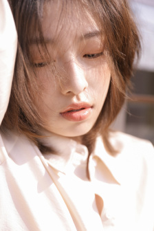 慢慢扒掉美女的衣服